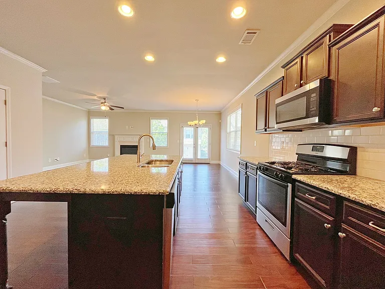 330 Holdings Dr — Photo 7