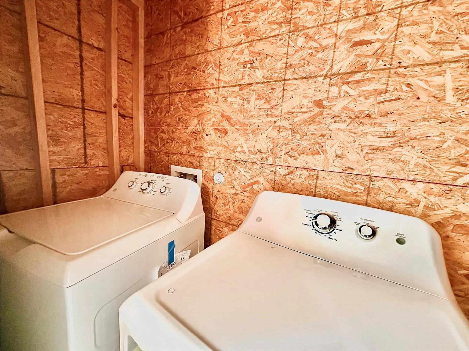 2 bed, 1.0 bath, 950 sqft, $1,599 — Photo 3