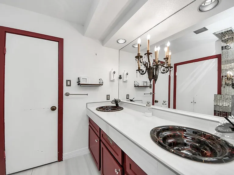 7877 Kendalia Dr — Photo 32