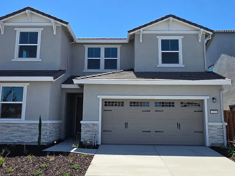 1572 Halo Pl — Photo 2