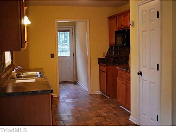 5th image of 101A W Lakefield Dr