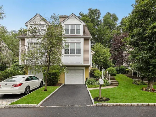 12 Tall Tulip Lane, Yonkers, NY 10710