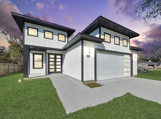 316 E Oakdale St, Dayton, TX 77535