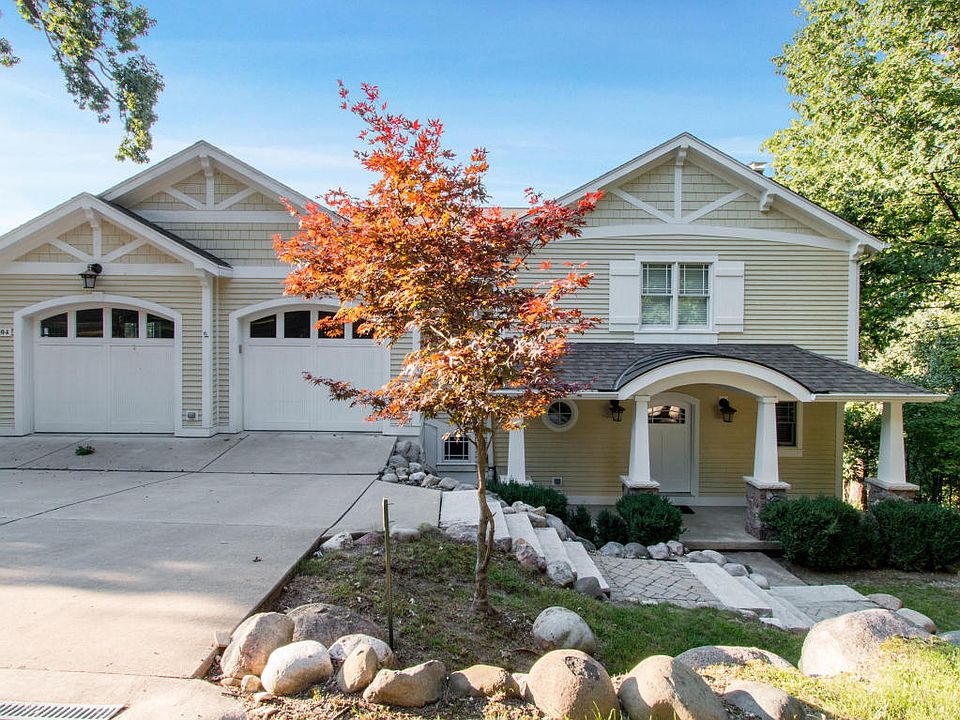 1st image of 704 Arrowhead Dr