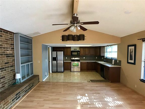 4th image of 1217 Bluff Creek Dr