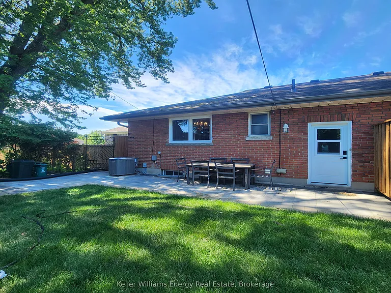 737 Law St #LOWER — Photo 23