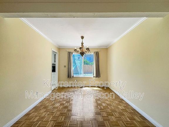 4th image of 1293 Knollview Dr