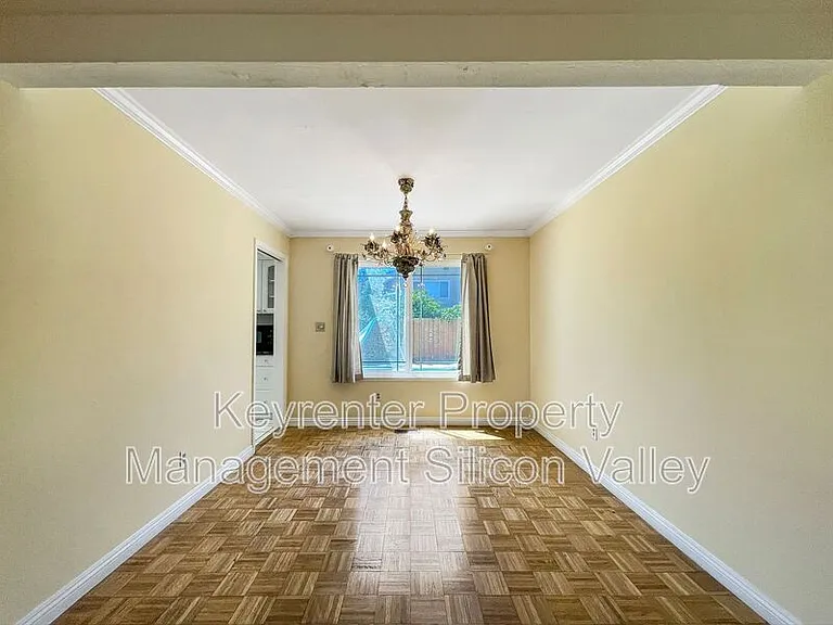 1293 Knollview Dr — Photo 4