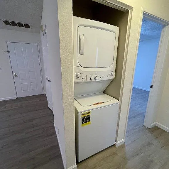 472 Lancaster Ln — Photo 11
