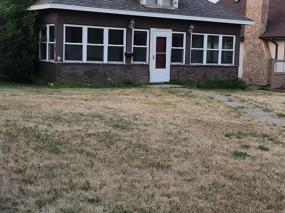 1st image of 507 4th St W