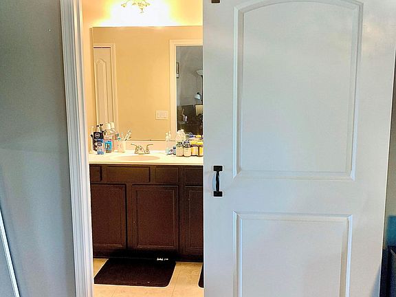 3rd image of 2732 Hollybrook Ln
