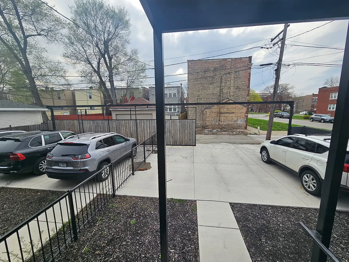 Building Photo - 184 N Lamon Ave #2