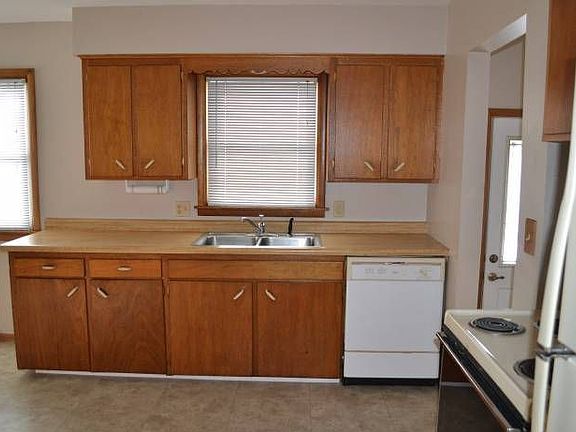 Kitchen with Dishwasher!