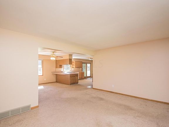 4th image of 6871 Cedar Brook Gln