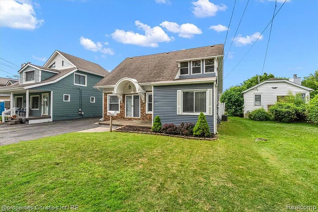 4 bed, 2.0 bath, 1939 sqft, $2,750 — Photo 3