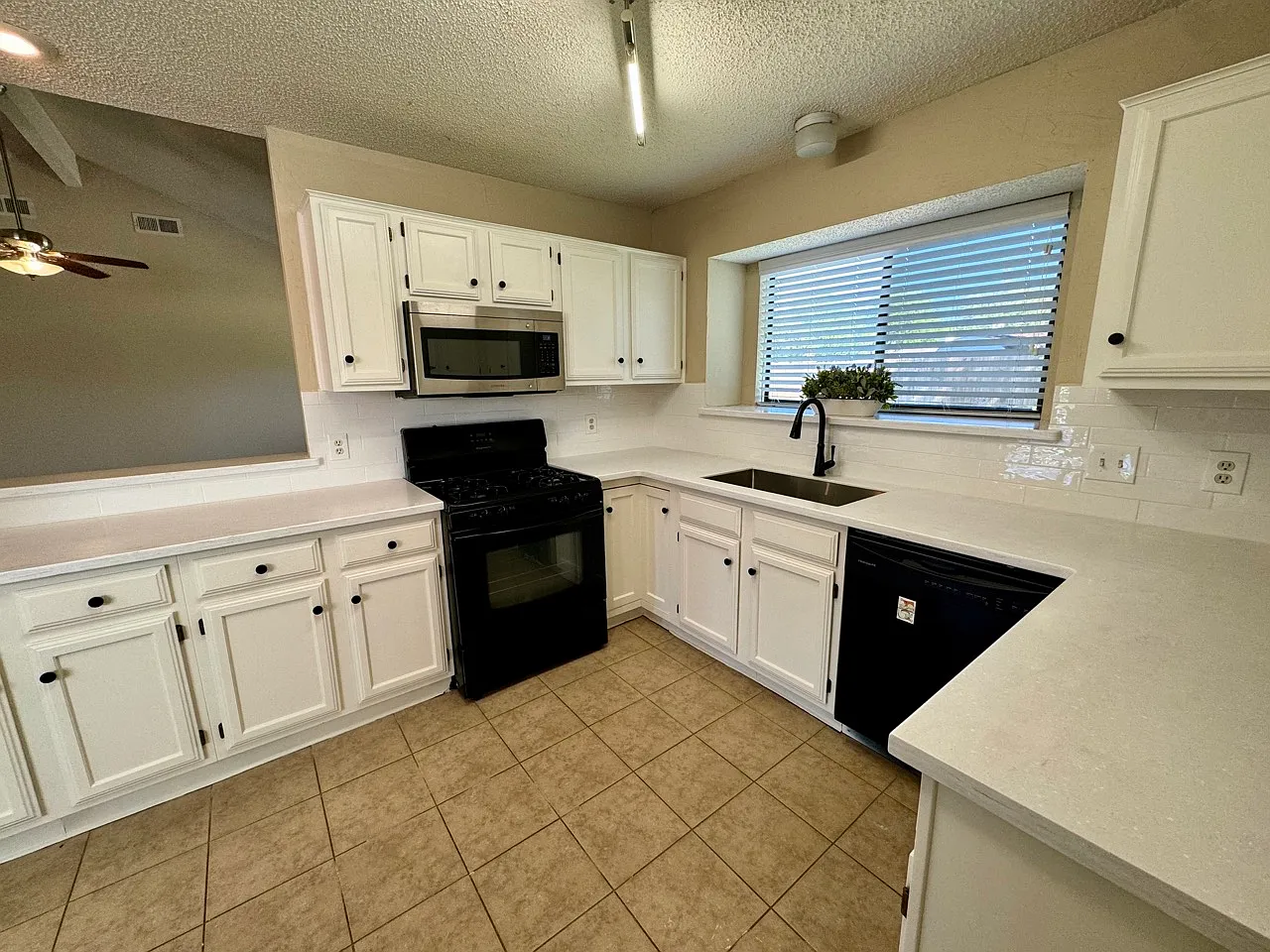3 bed, 1475 sqft, $2,500 — Photo 4