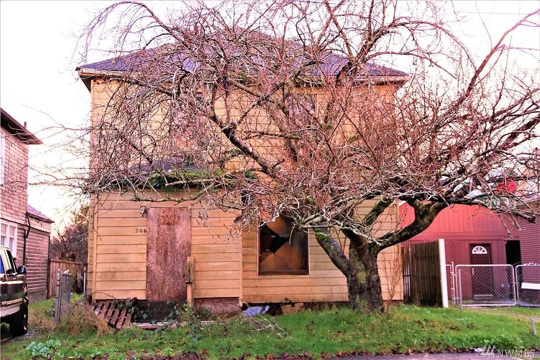 206 N D St photo 1