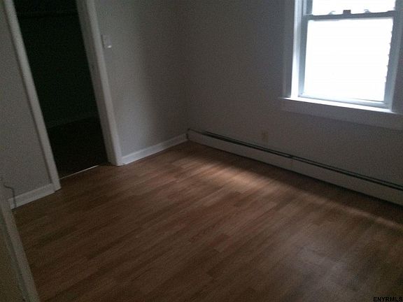 4th image of 80 Lincoln Ave
