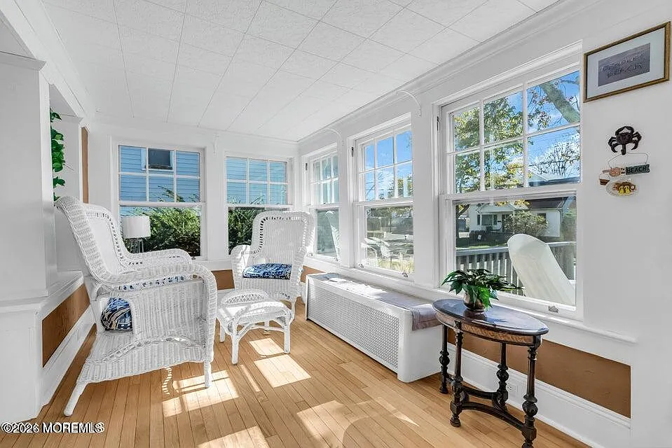 4 bed, 1.5 bath, 2052 sqft, $2,400 — Photo 2