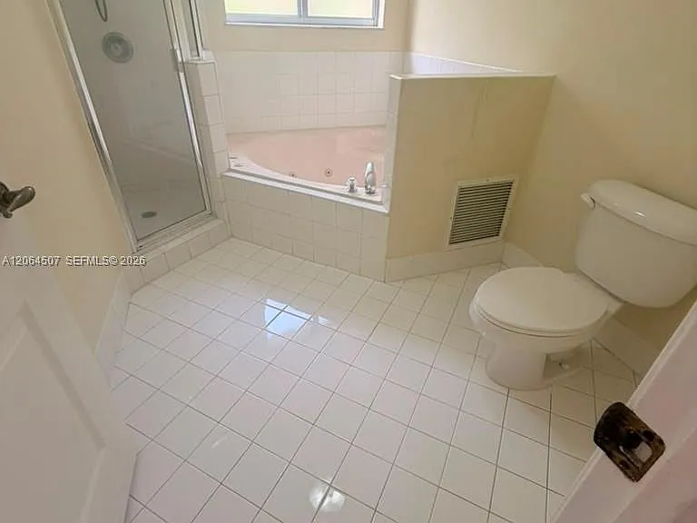 11440 NW 50th Ter — Photo 47
