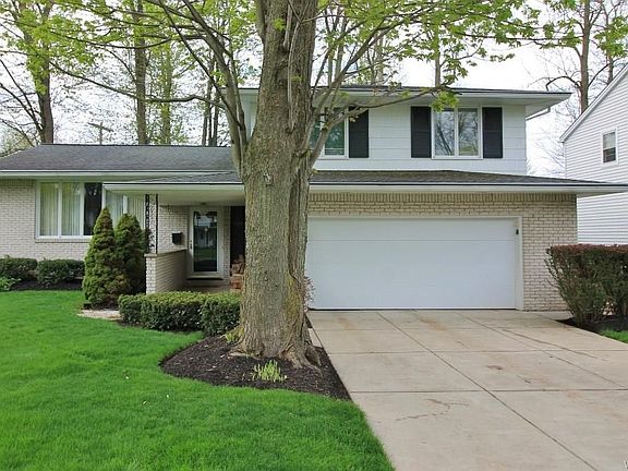 5th image of 331 Robin Hill Dr