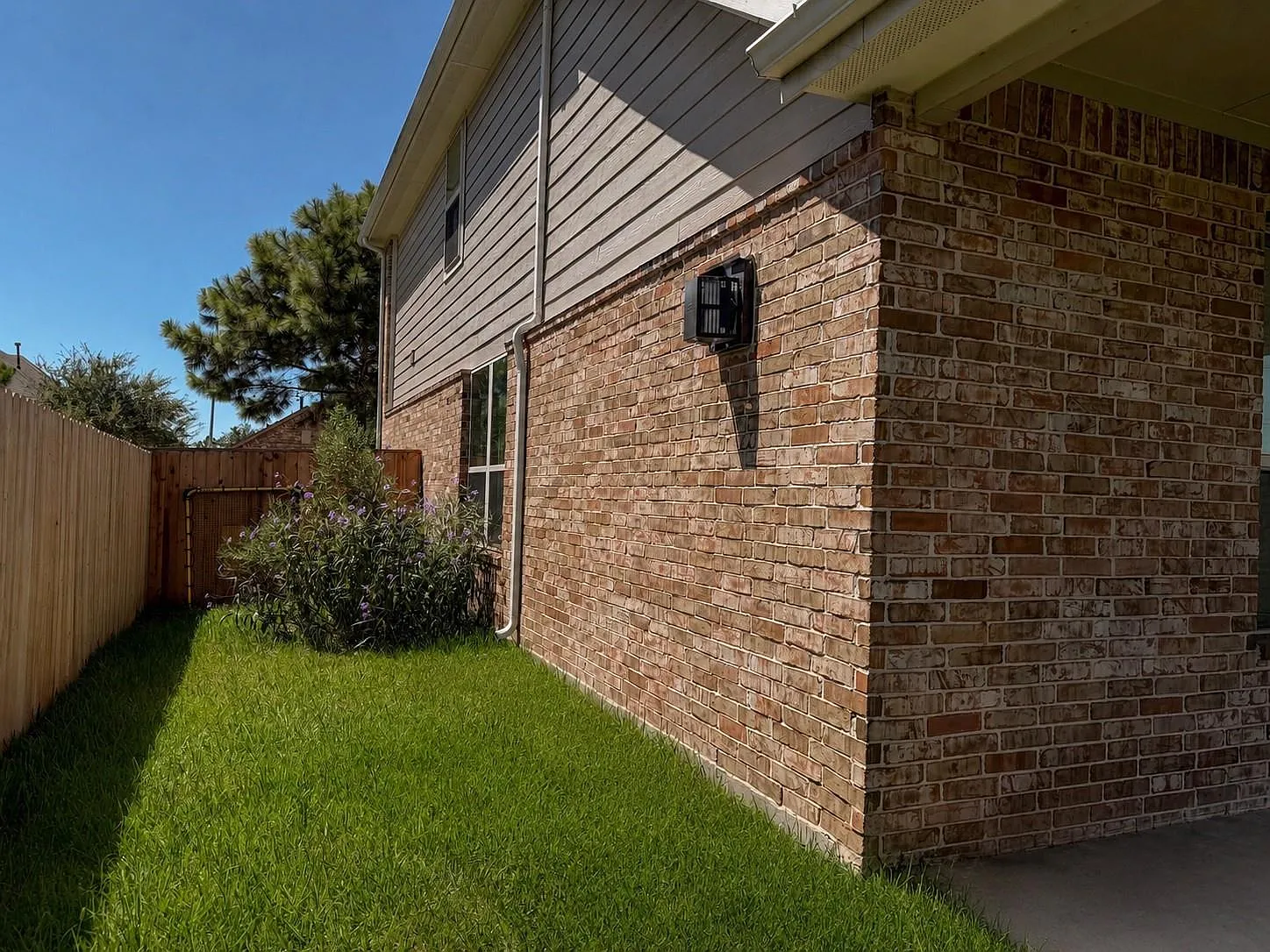 4 bed, 2.5 bath, 2403 sqft, $3,000 — Photo 4