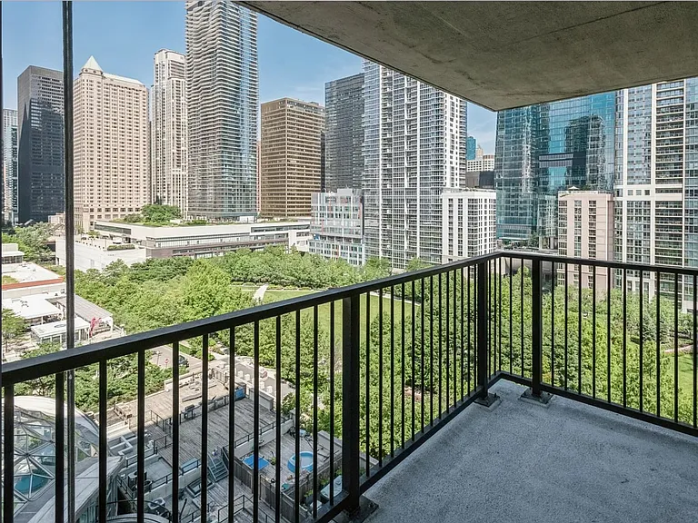 400 E Randolph St #1430 — Photo 10