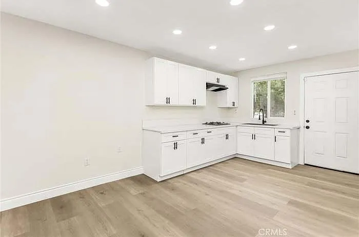 202 E 18th St #B — Photo 1