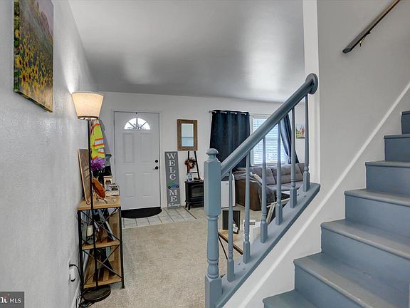 3rd image of 20 Surrey Dr
