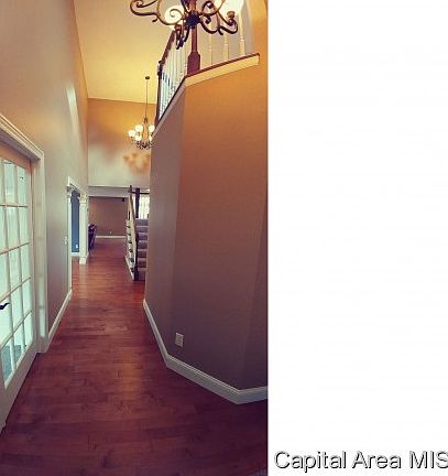 3rd image of 11 White Oak Dr