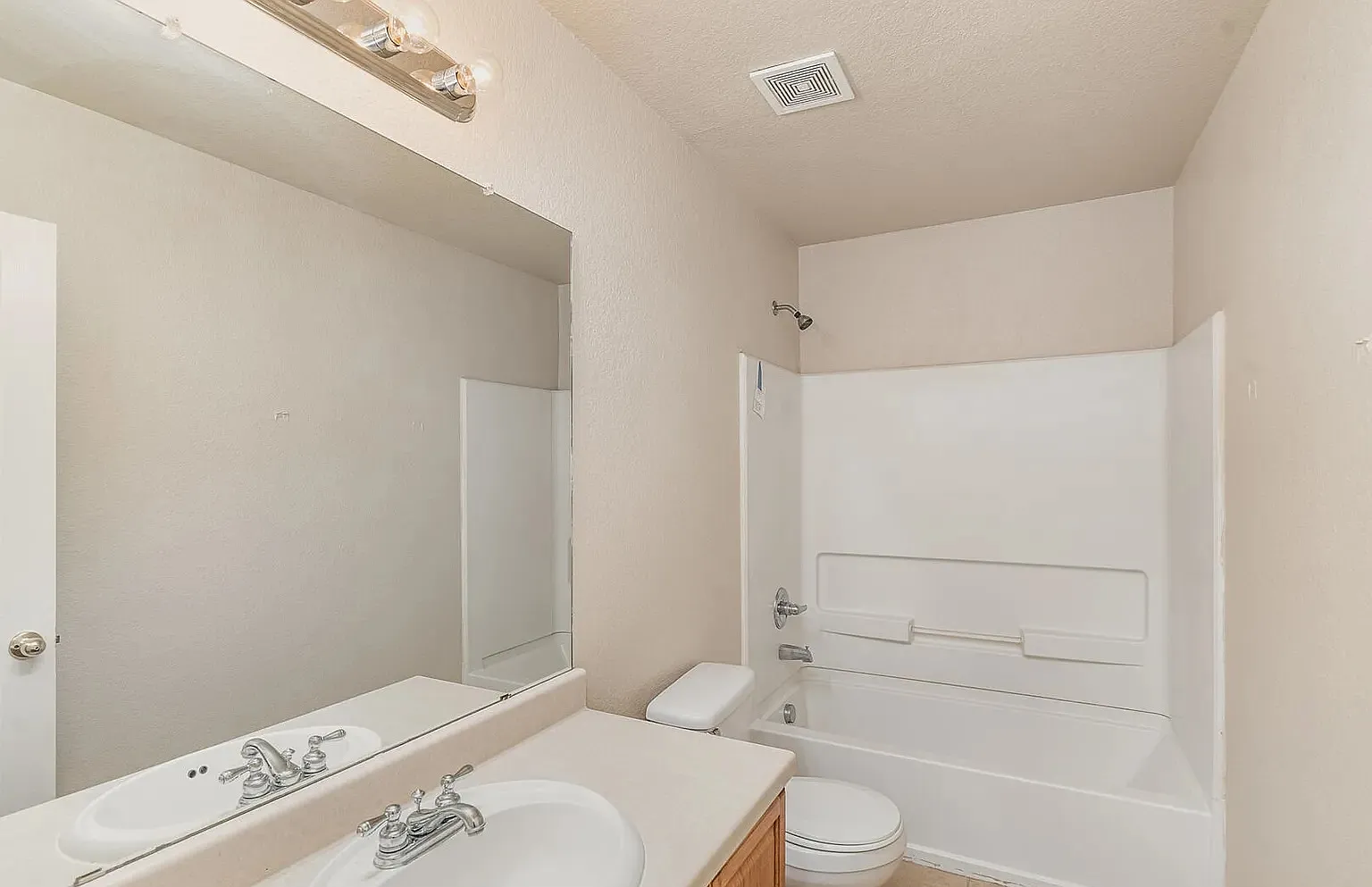4 bed, 2913 sqft, $550 — Photo 3