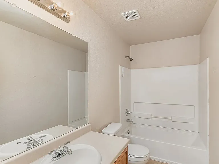 447 S Water Ln — Photo 3