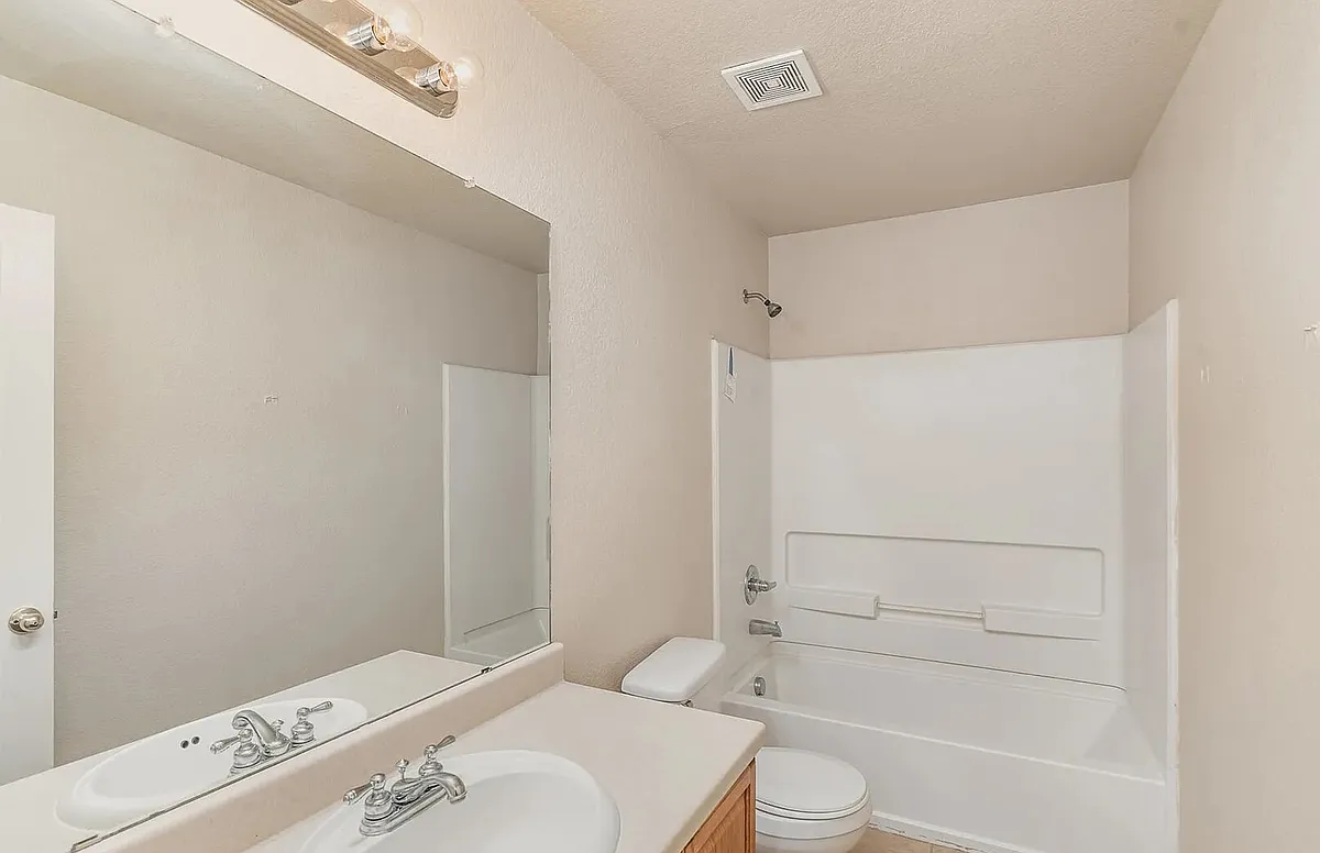Building Photo - 447 S Water Ln
