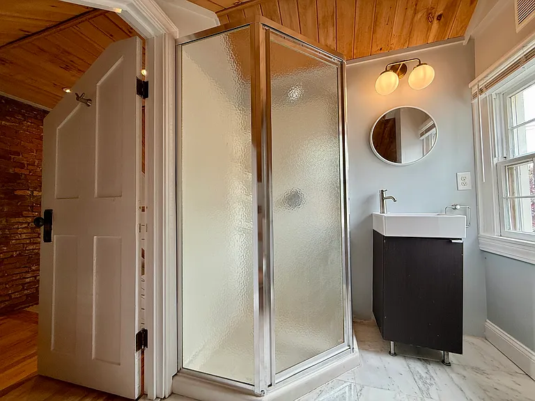 405 Benefit St #2R — Photo 10