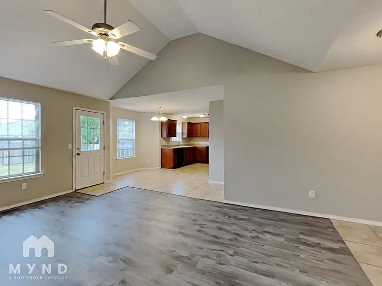 1147 S Arcadia Ave — Photo 3