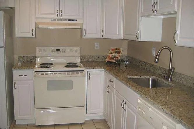205 Bernard Ct — Photo 5