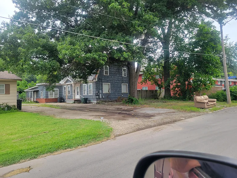 1900 S Pine St — Photo 1