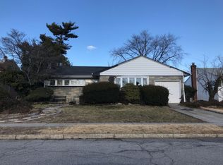 2087 Saddle Path, Seaford, NY 11783