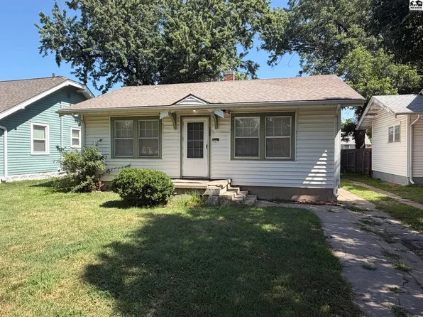 214 E 16th Ave, Hutchinson, KS 67501