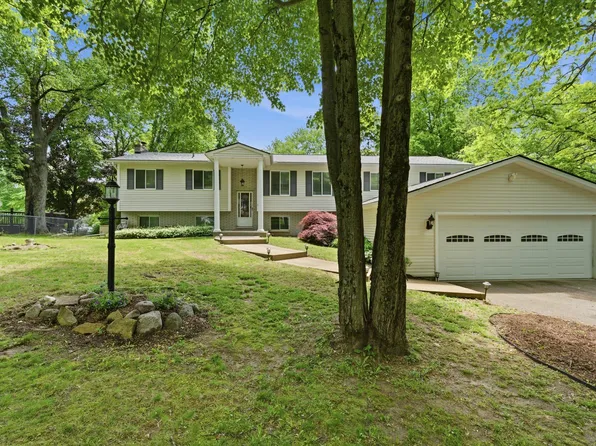 2639 Kathleen Dr, Brighton, MI 48114