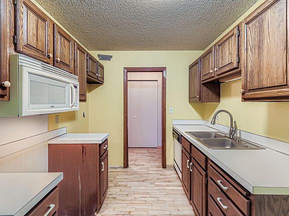 4th image of 1225 Lasalle Ave APT 905