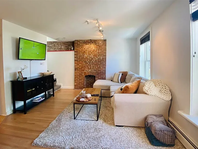222 Bloomfield St #6R — Photo 2