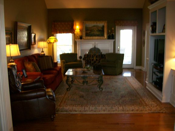 Hardwood & fireplace