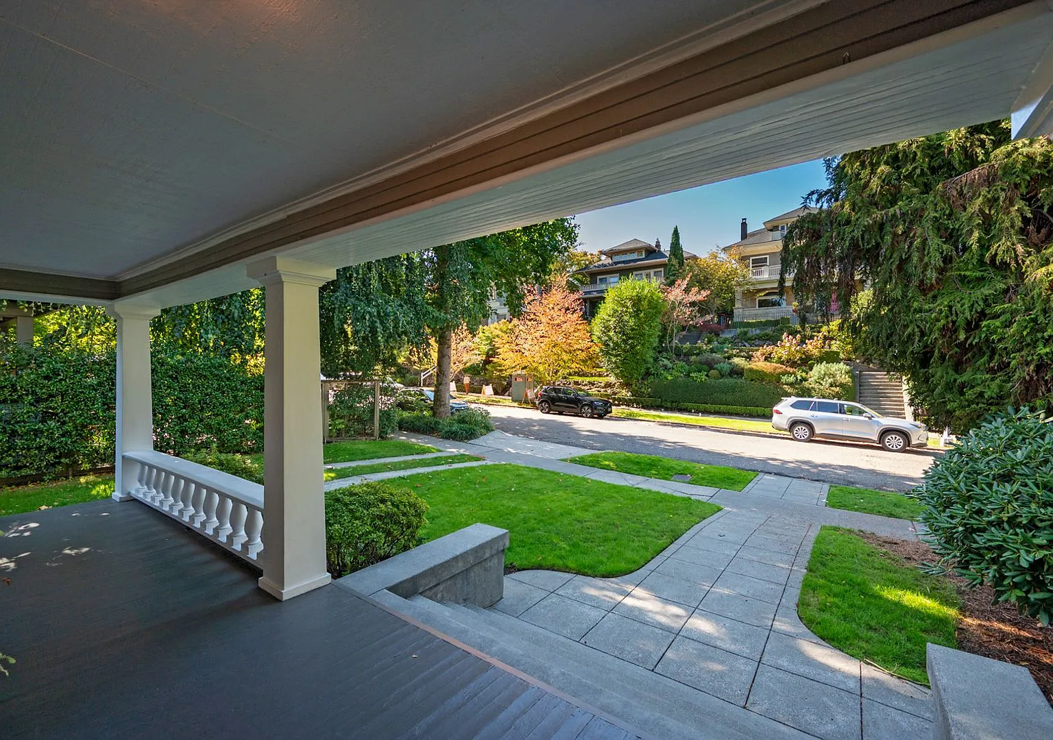 Traditional Four-Corner Craftsman Home on quiet Street in Capitol Hill — Photo 3