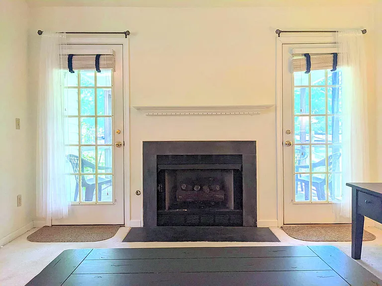 1547 Primrose Ln — Photo 5