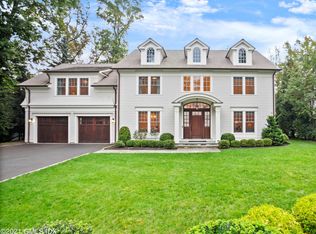 48 Winthrop Dr, Riverside, CT 06878