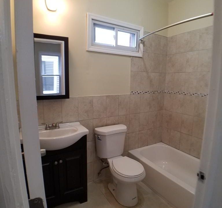 1st image of 457 14th Ave #1