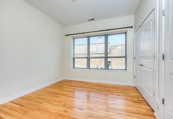 5th image of 2417 W Erie St Unit 301