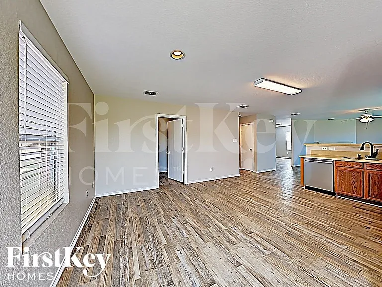 2801 Spencer Cir — Photo 7