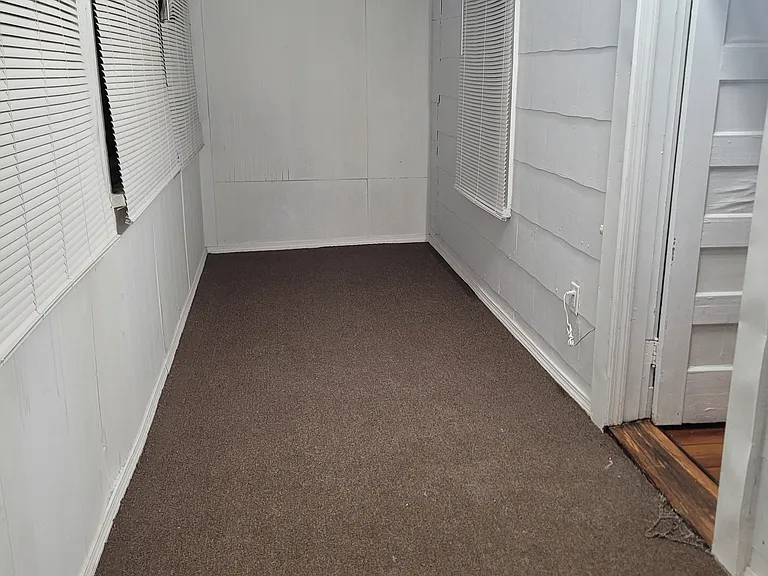 Bellingham St — Photo 35